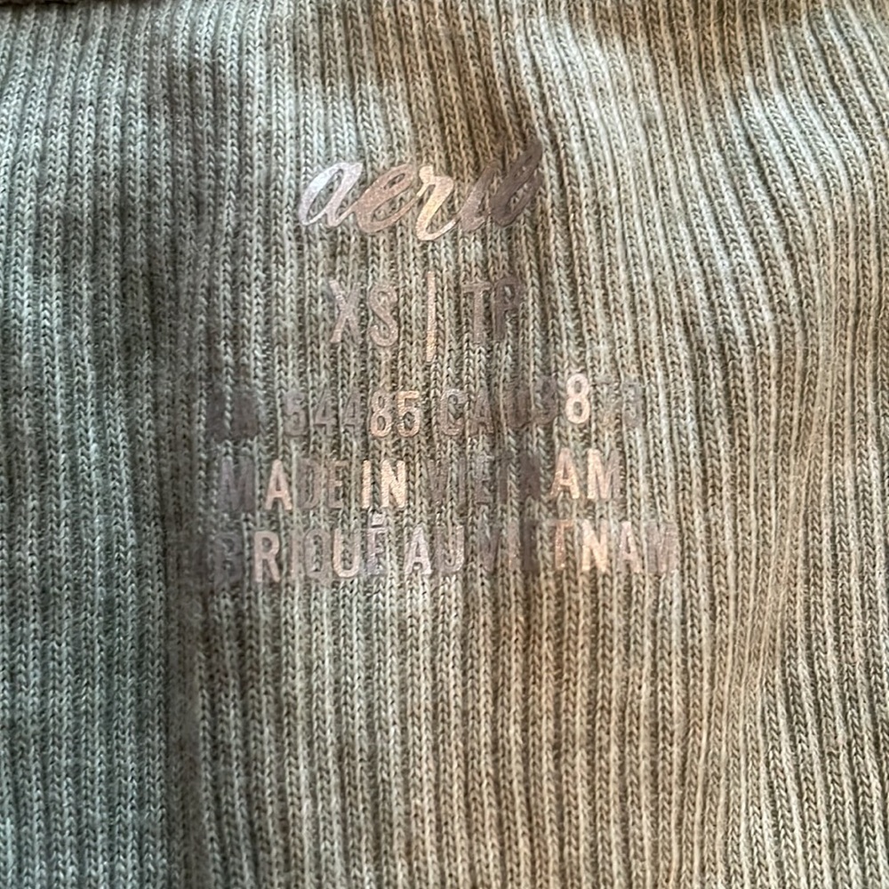 Sleeveless Green Ribbed Top - Picture 3 of 3